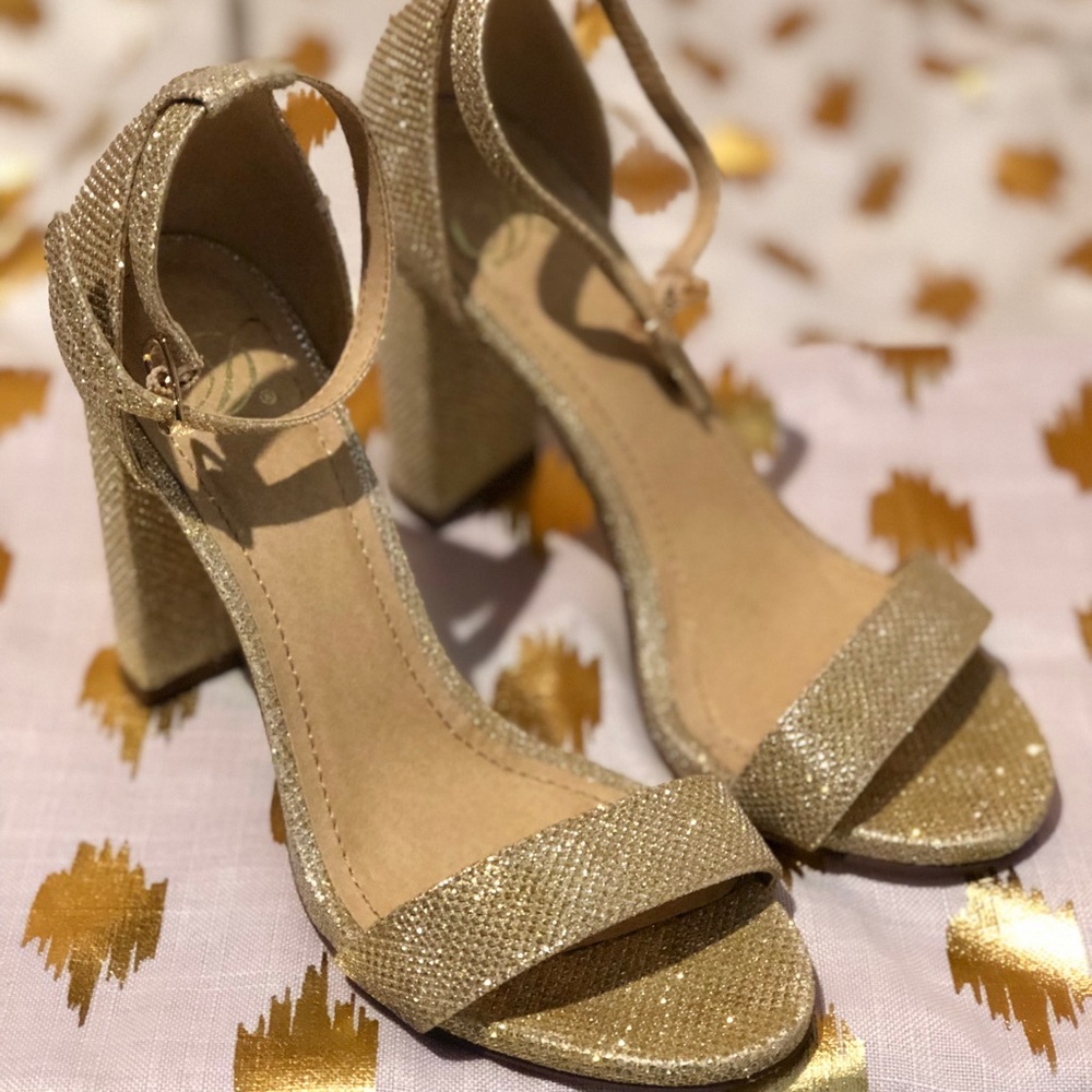 Delicious gold high heels